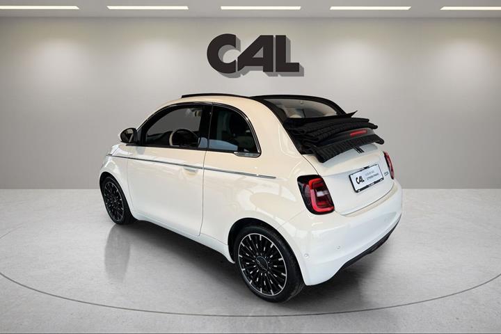 Hvid Fiat 500e fra 2023