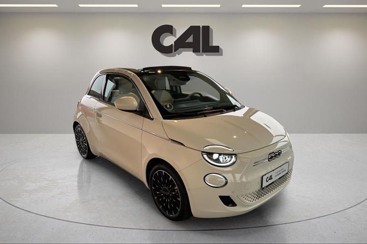 Hvid Fiat 500e fra 2023