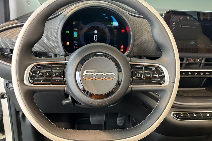 Hvid Fiat 500e fra 2023