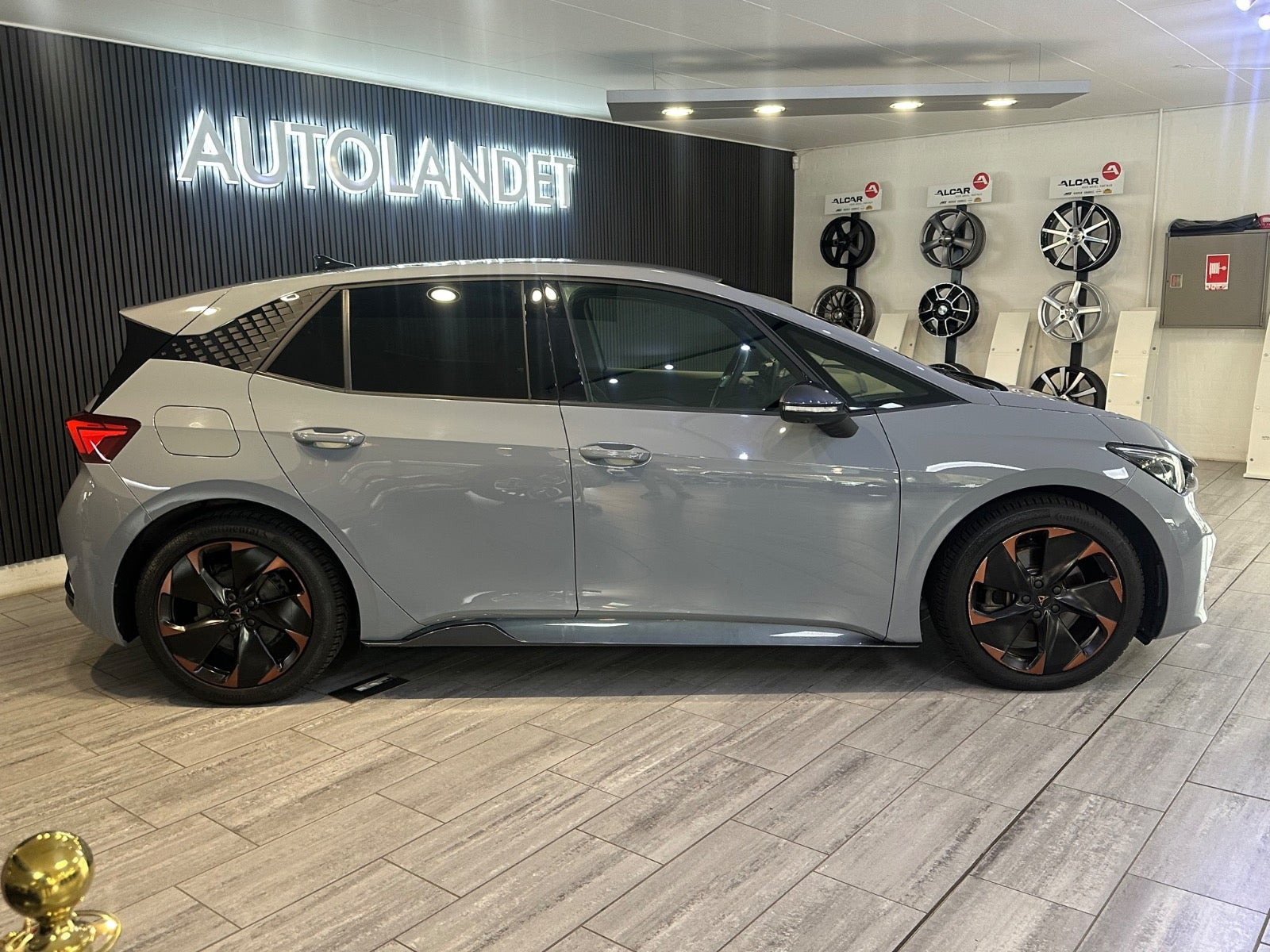 Grå Cupra Born fra 2023