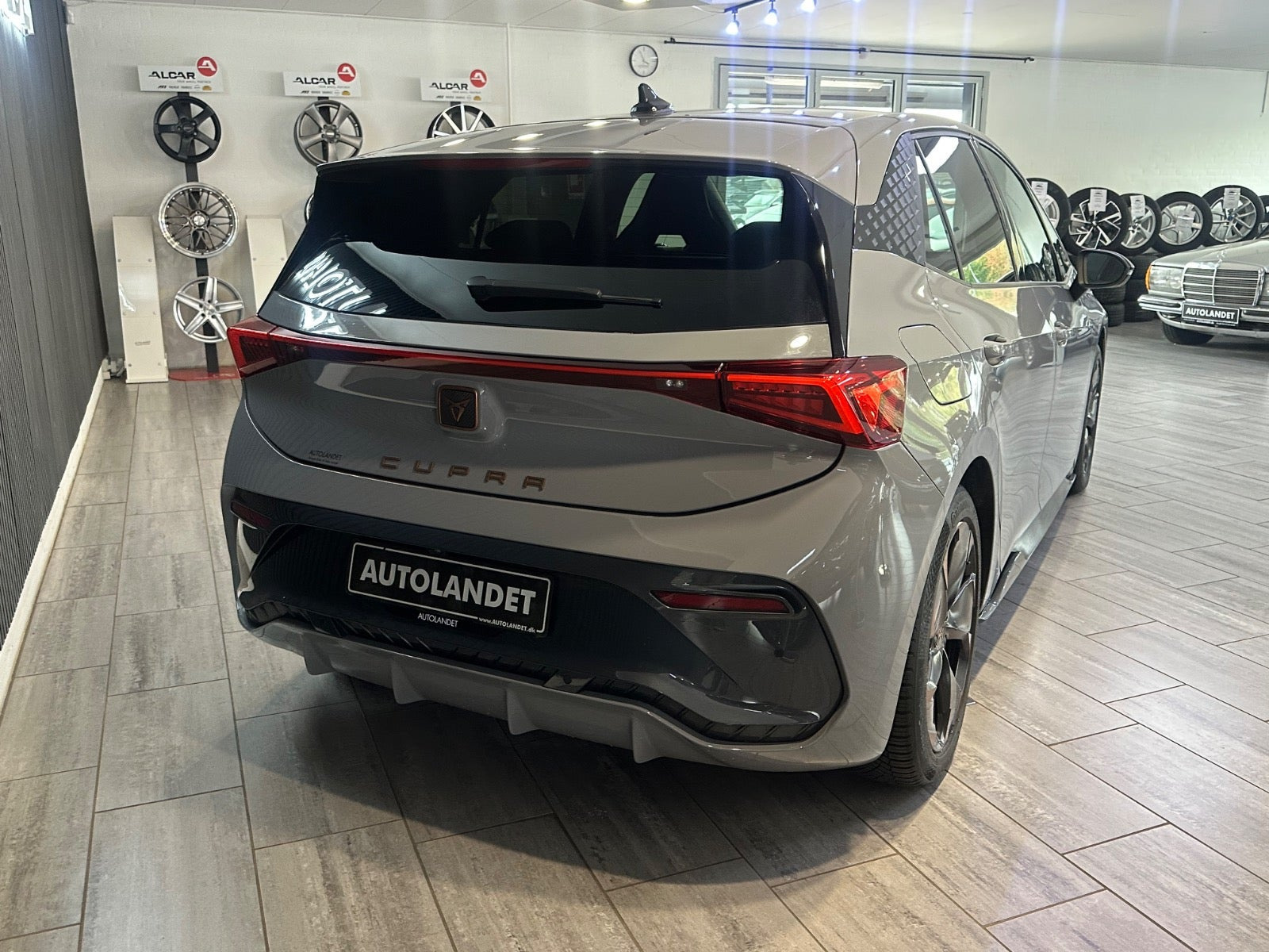 Grå Cupra Born fra 2023