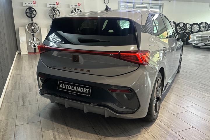 Grå Cupra Born fra 2023