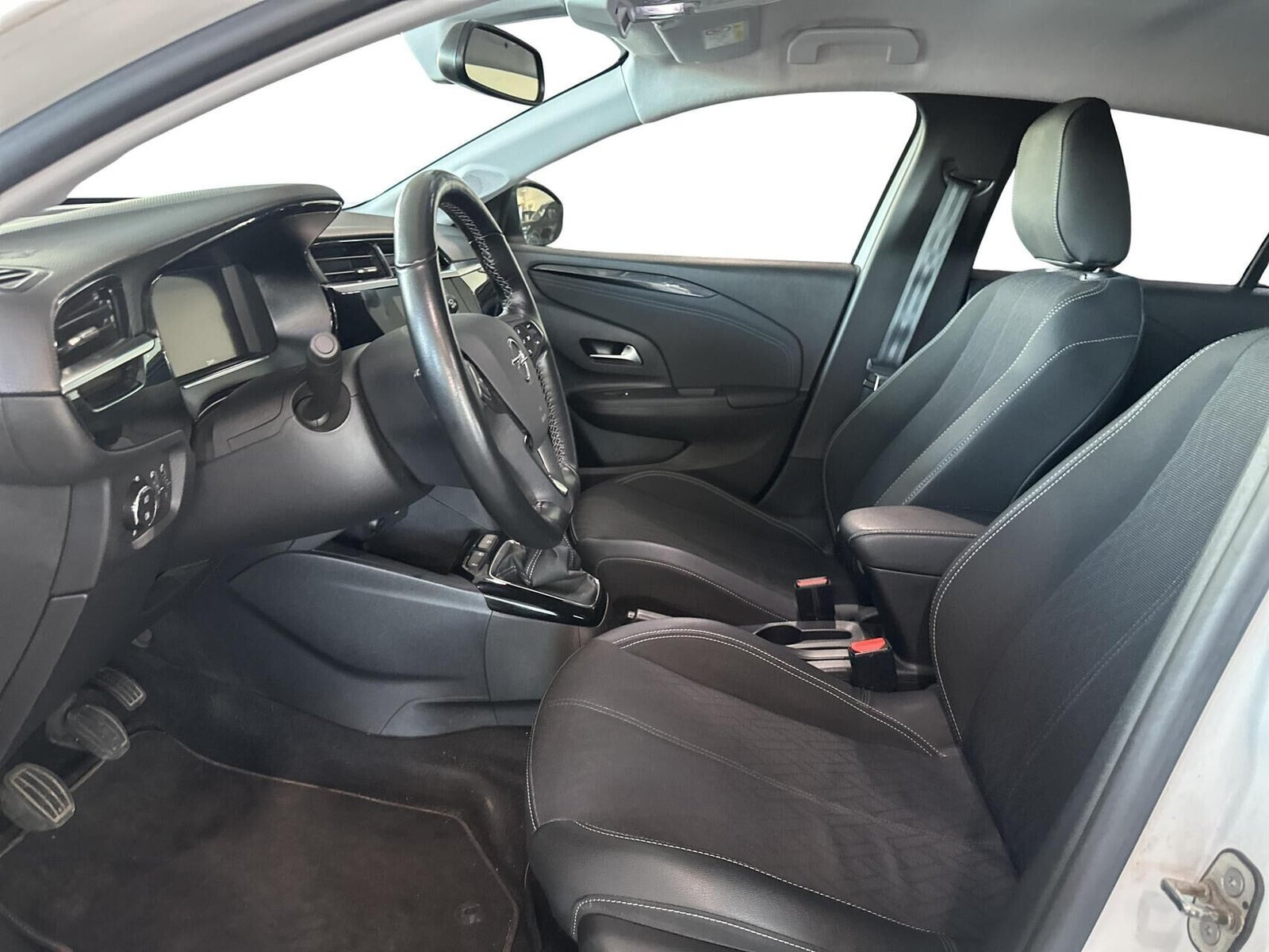 Hvid Opel Corsa fra 2021