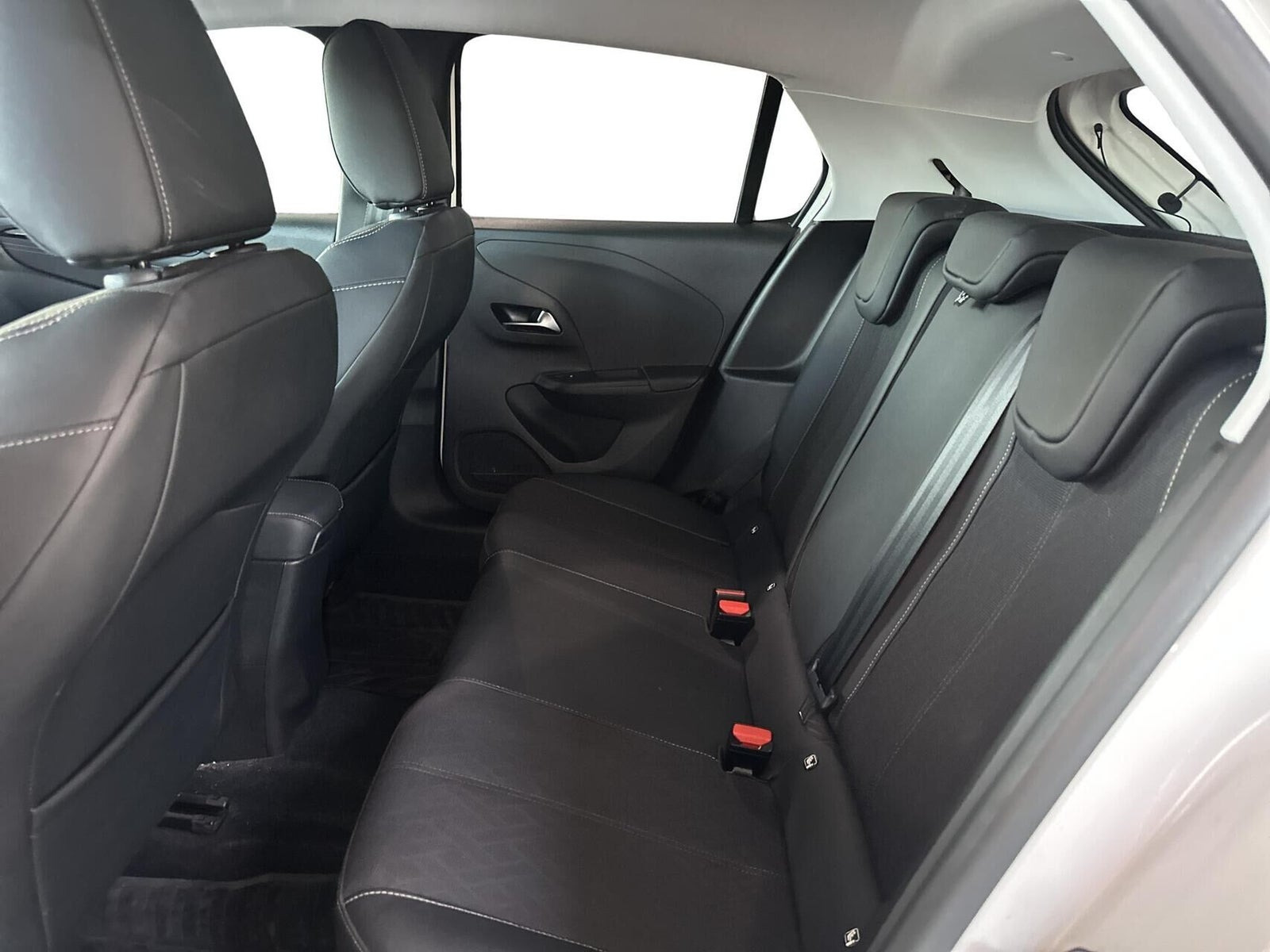 Hvid Opel Corsa fra 2021