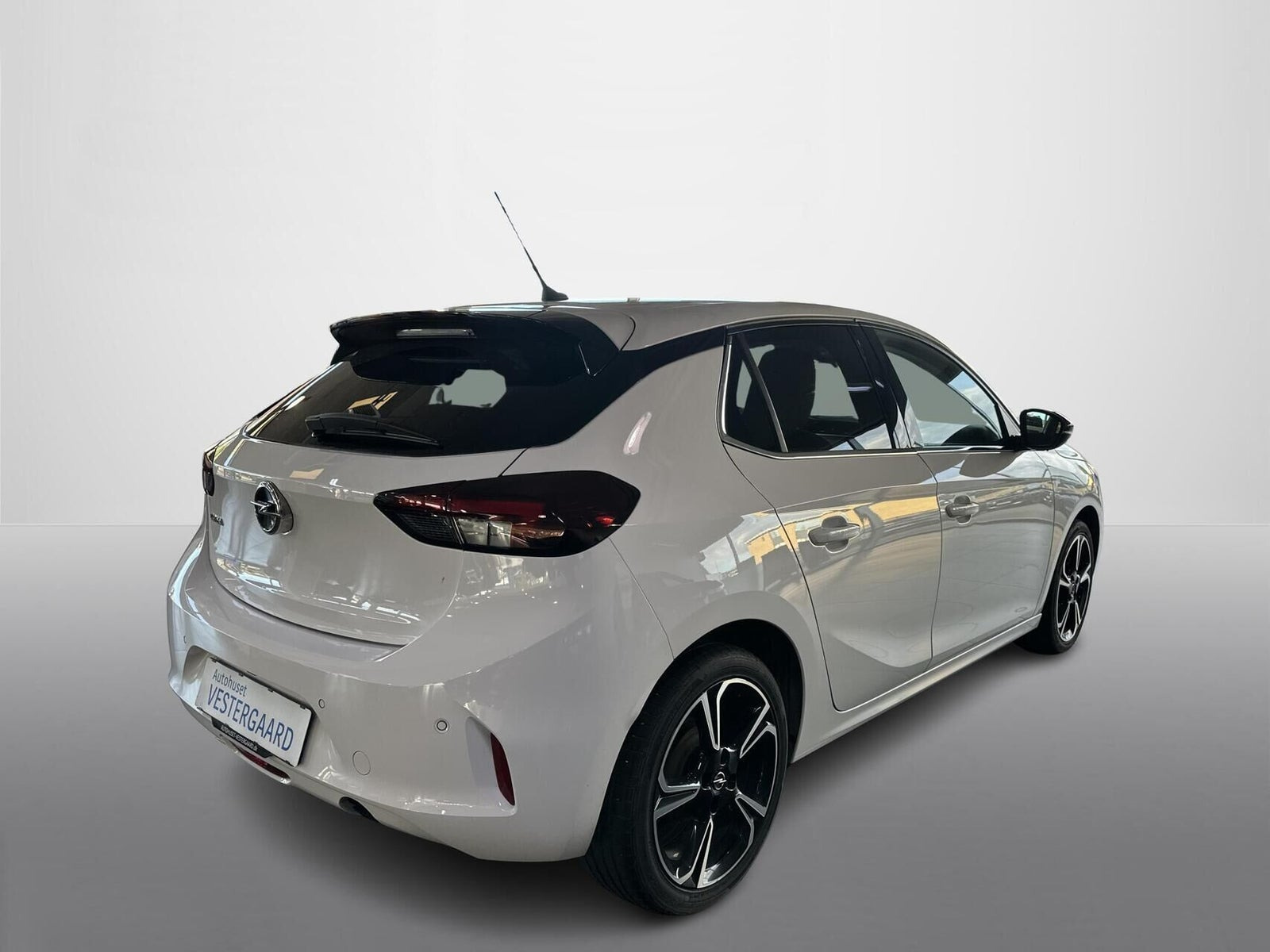 Hvid Opel Corsa fra 2021