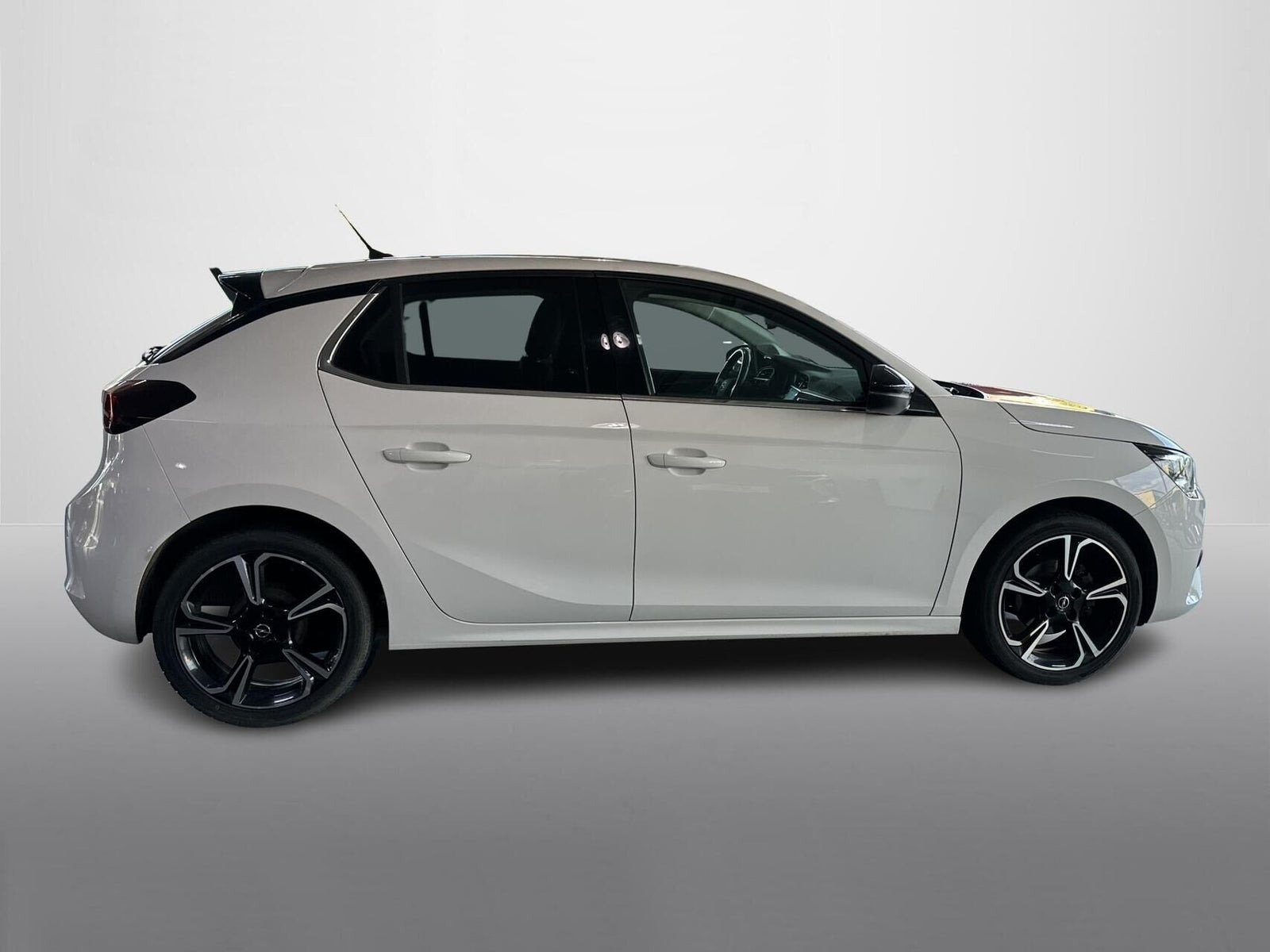 Hvid Opel Corsa fra 2021