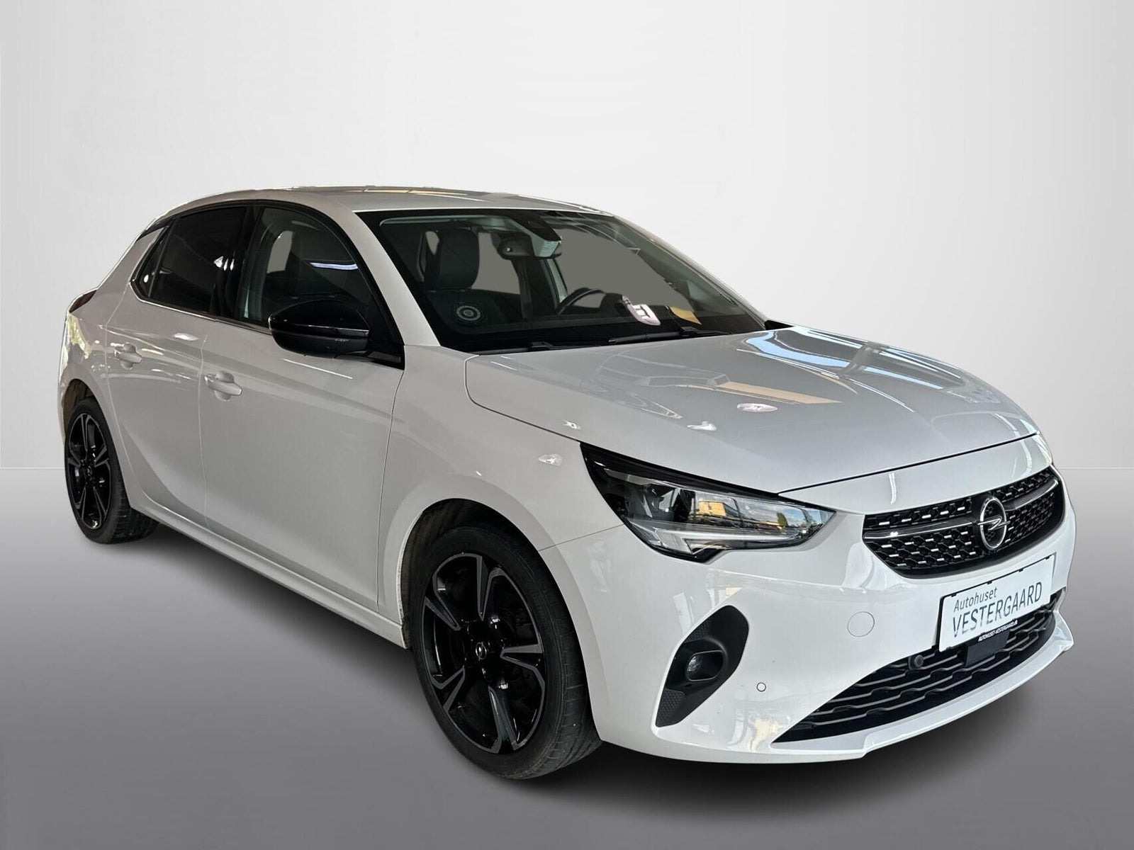 Hvid Opel Corsa fra 2021