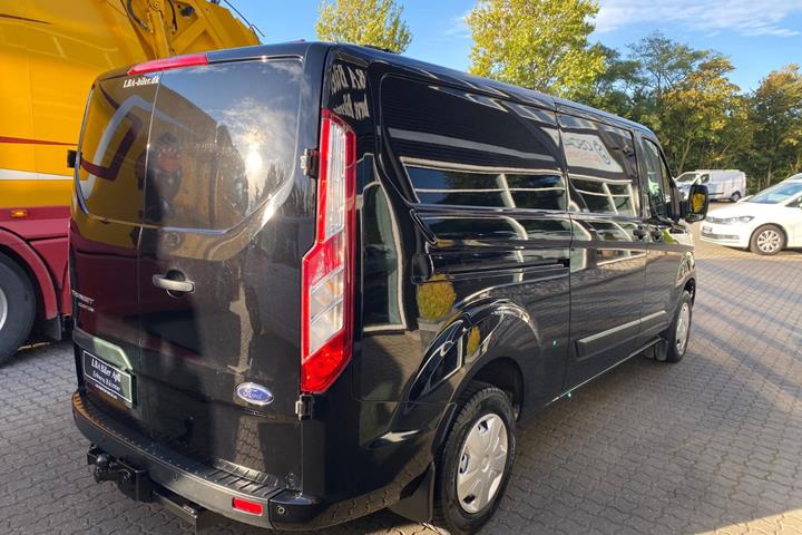 Sort Ford Transit Custom 300 L2 fra 2022