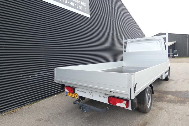 Hvid Mercedes Sprinter 317 fra 2026
