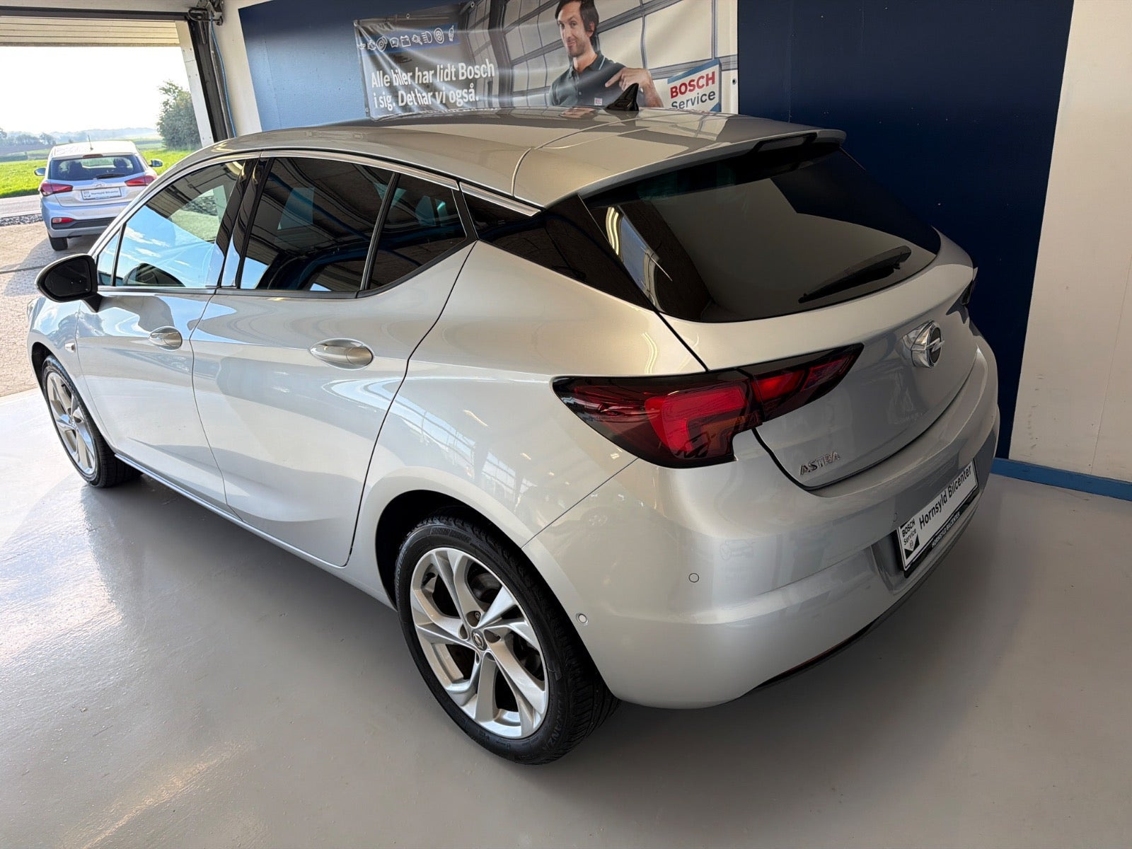Sølv Opel Astra fra 2019