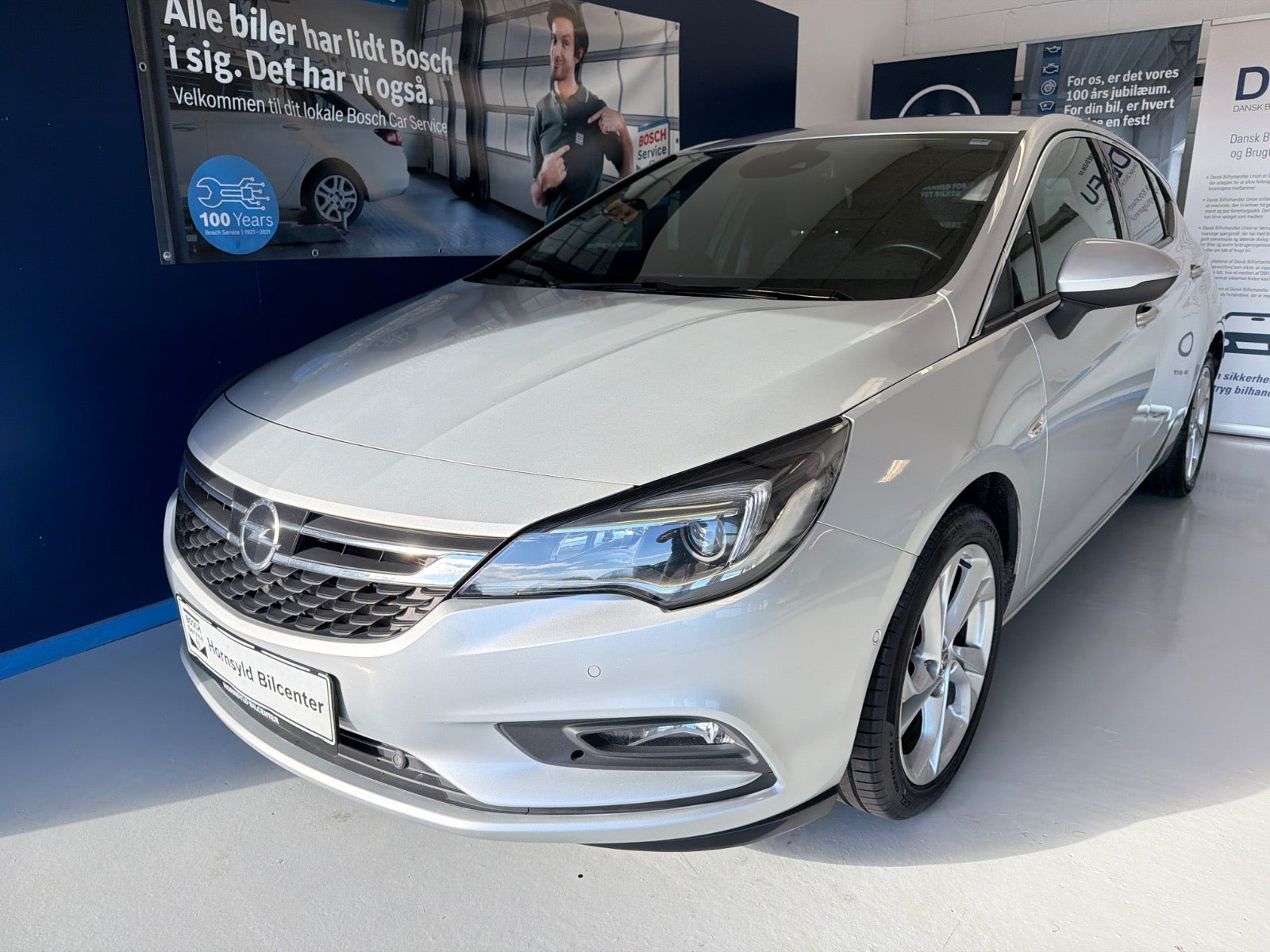 Sølv Opel Astra fra 2019