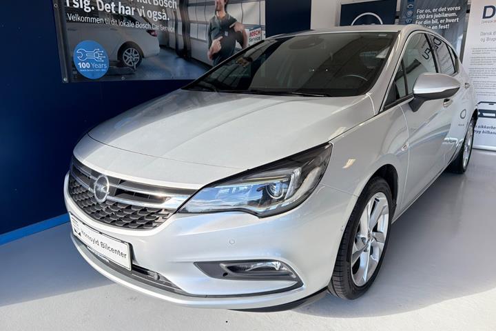 Sølv Opel Astra fra 2019