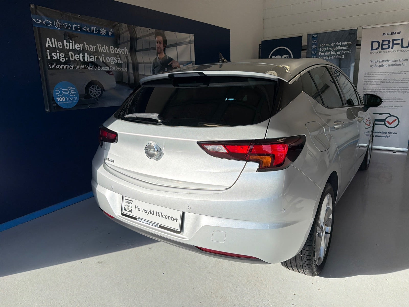 Sølv Opel Astra fra 2019