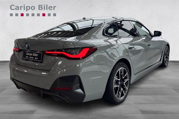 Grå BMW i4 fra 2023