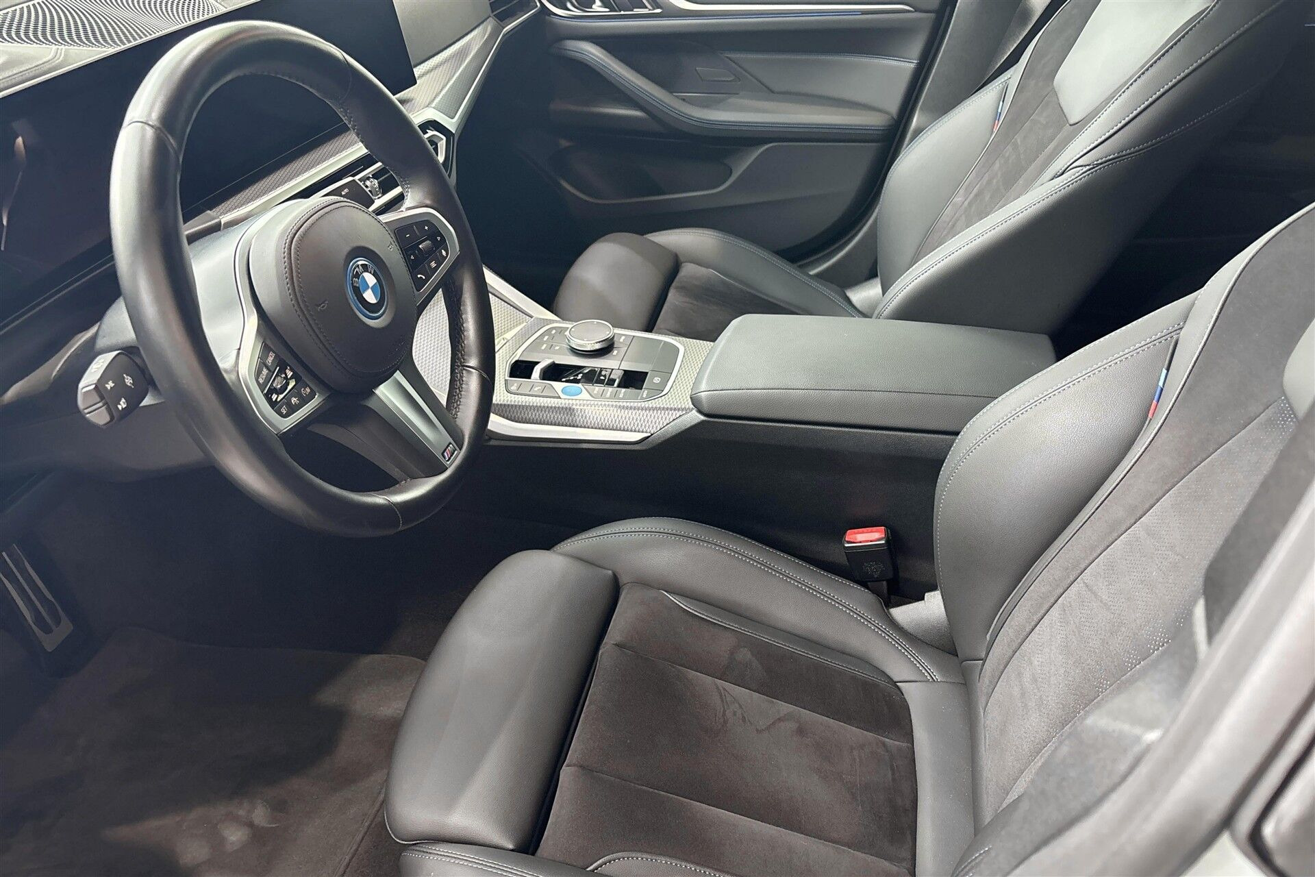 Grå BMW i4 fra 2023