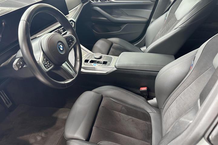 Grå BMW i4 fra 2023