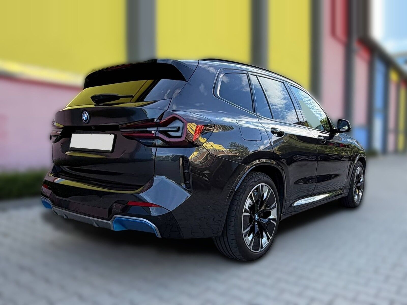 Grå BMW iX3 fra 2022