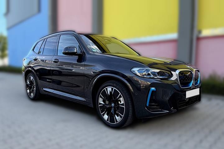 Grå BMW iX3 fra 2022