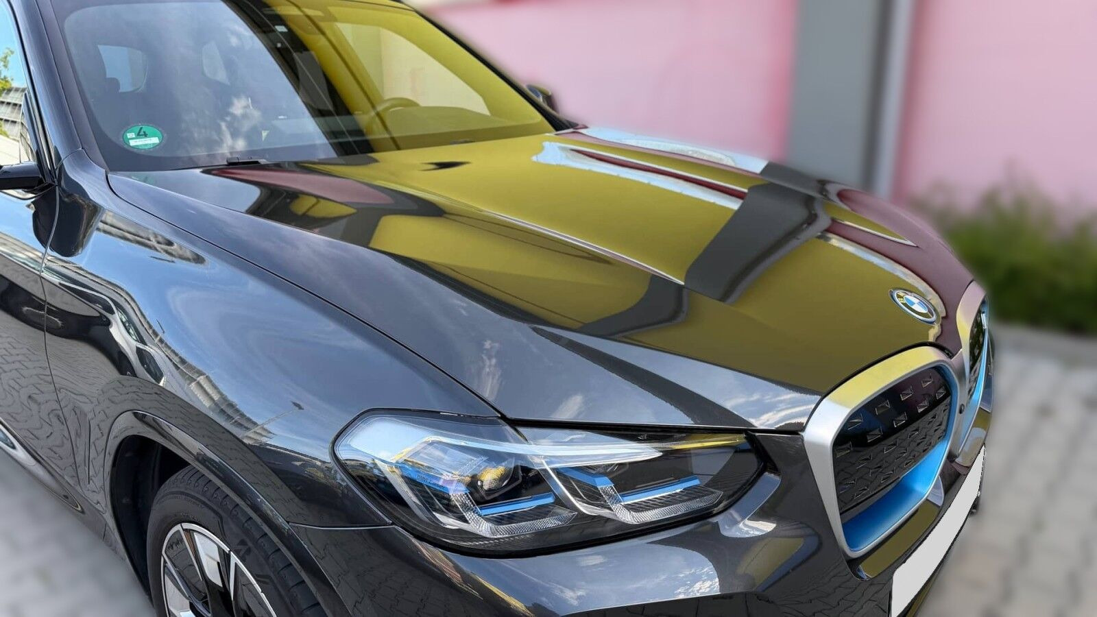Grå BMW iX3 fra 2022