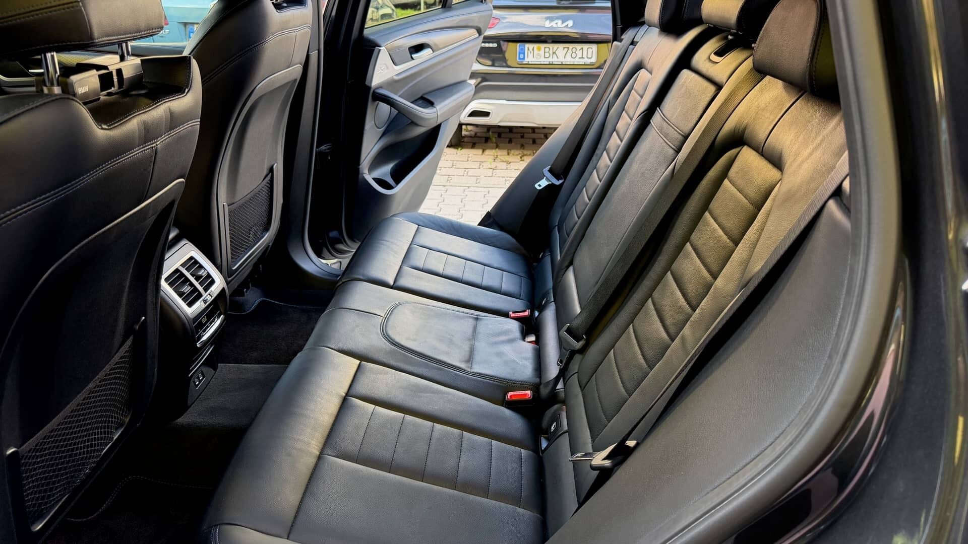 Grå BMW iX3 fra 2022