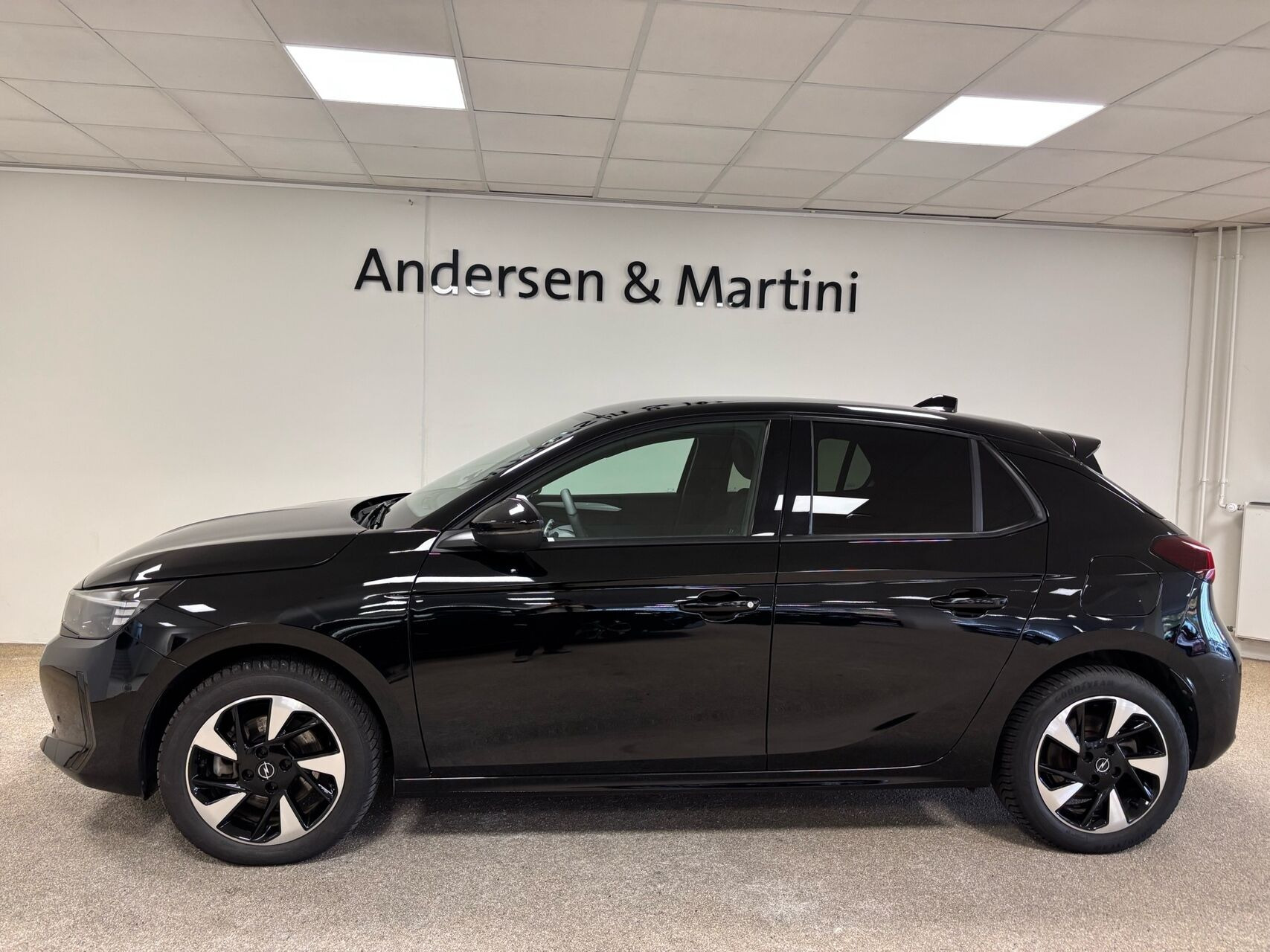 Sort Opel Corsa-e fra 2024