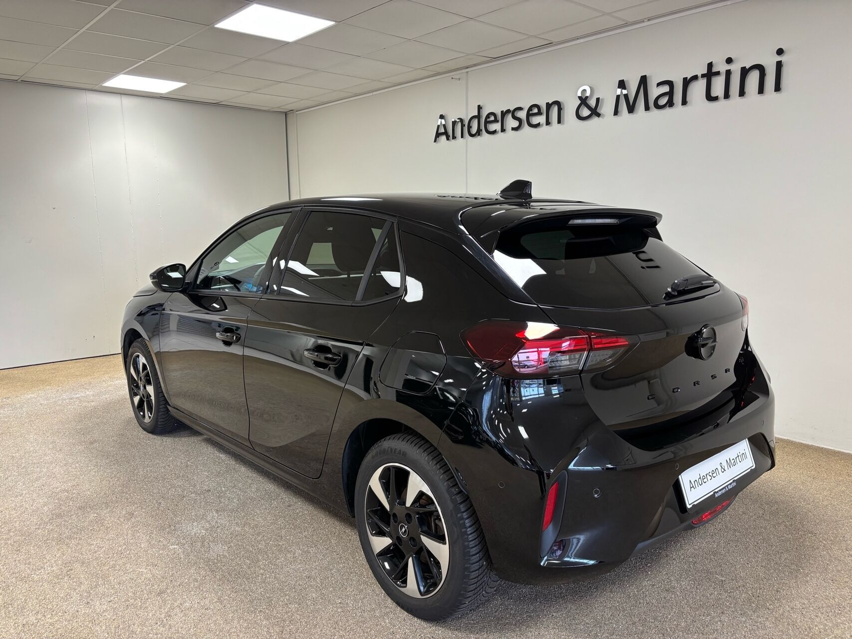 Sort Opel Corsa-e fra 2024