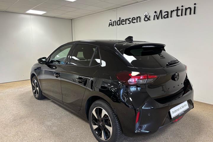 Sort Opel Corsa-e fra 2024