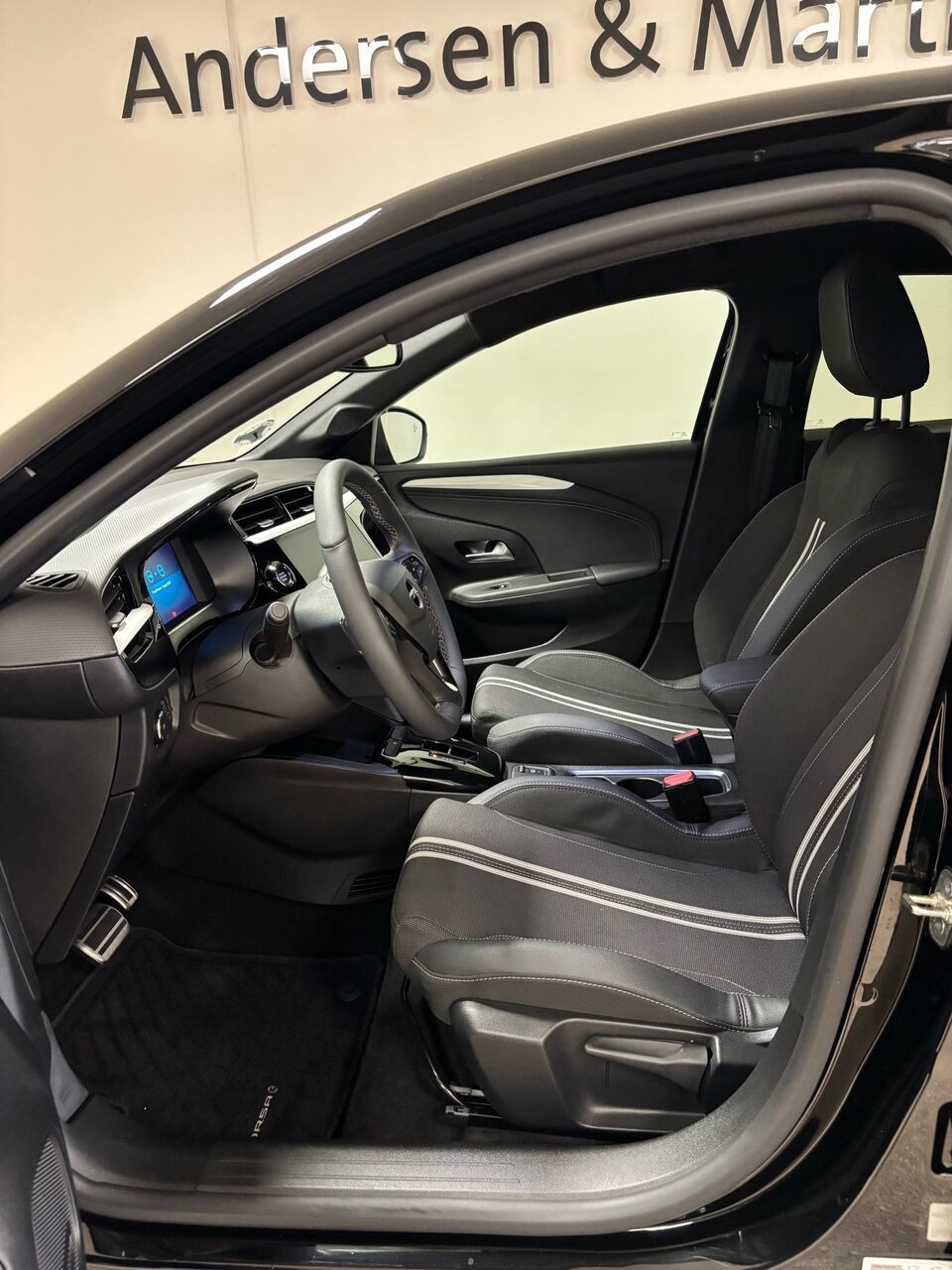 Sort Opel Corsa-e fra 2024