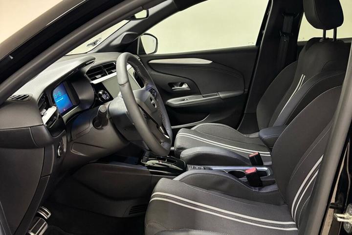 Sort Opel Corsa-e fra 2024