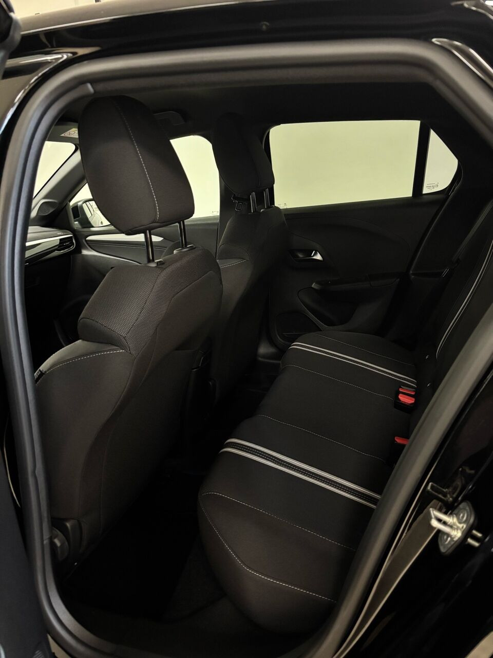Sort Opel Corsa-e fra 2024