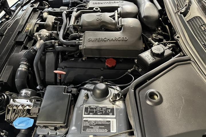 Grå Jaguar XKR fra 2001
