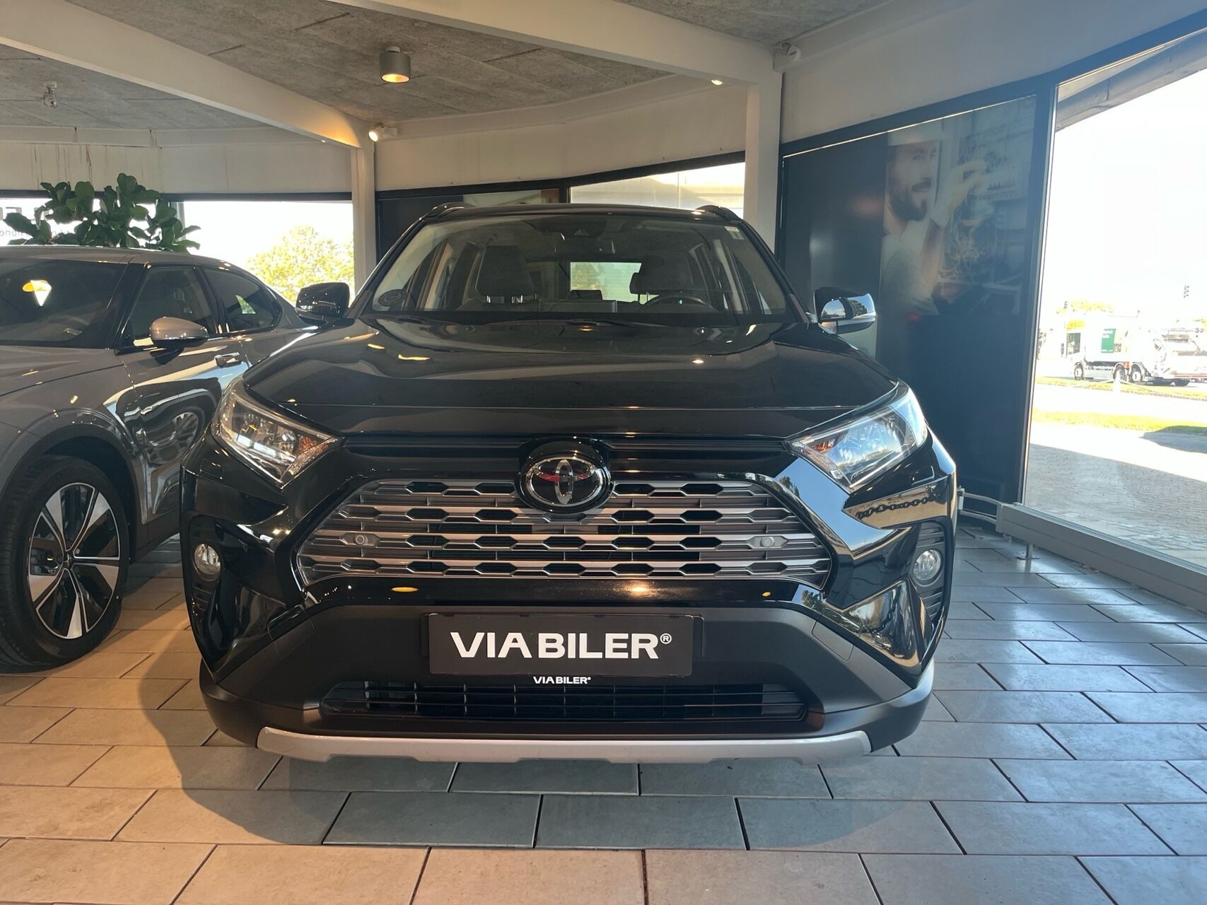 Sort Toyota RAV4 fra 2019