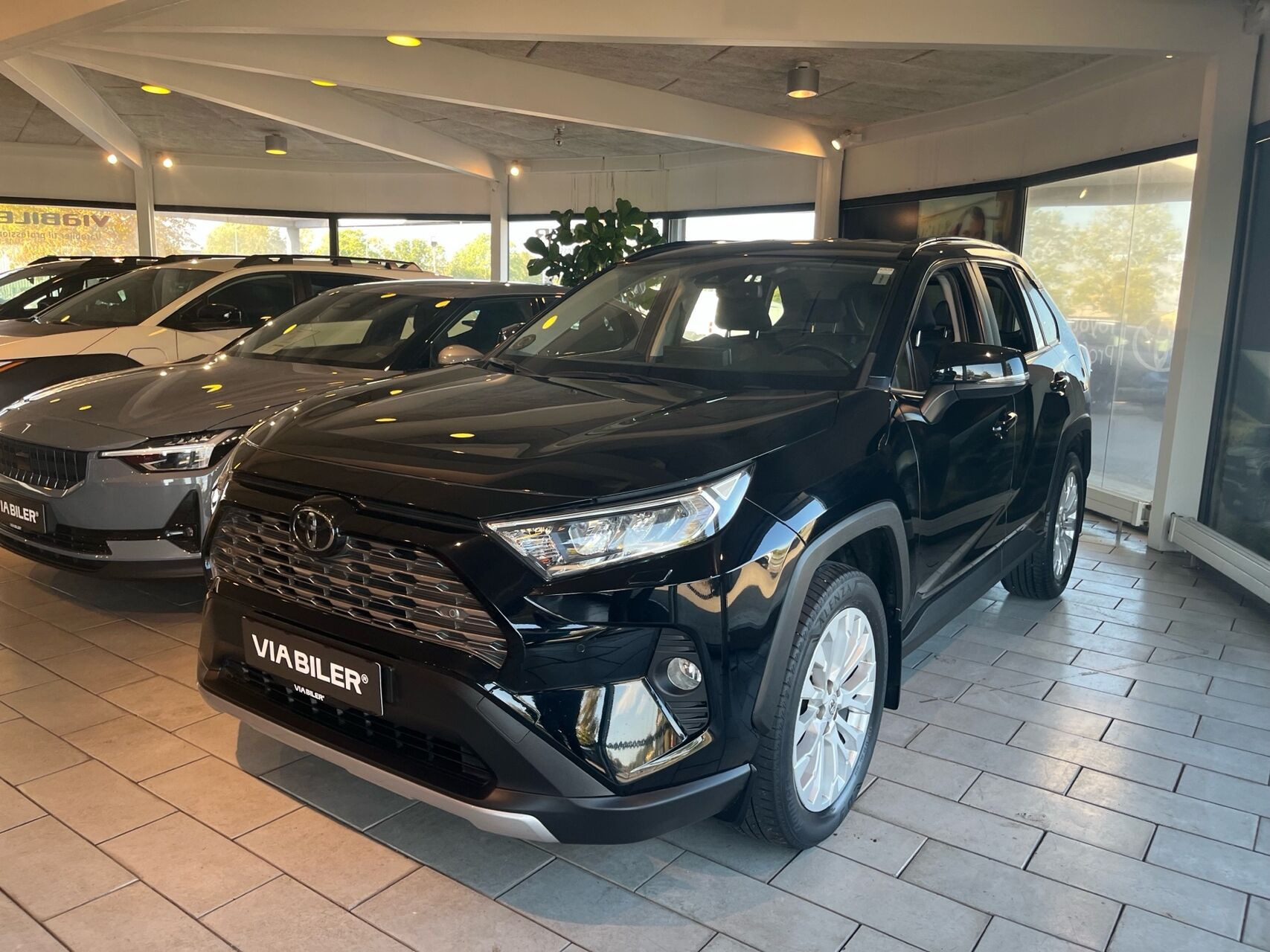 Sort Toyota RAV4 fra 2019