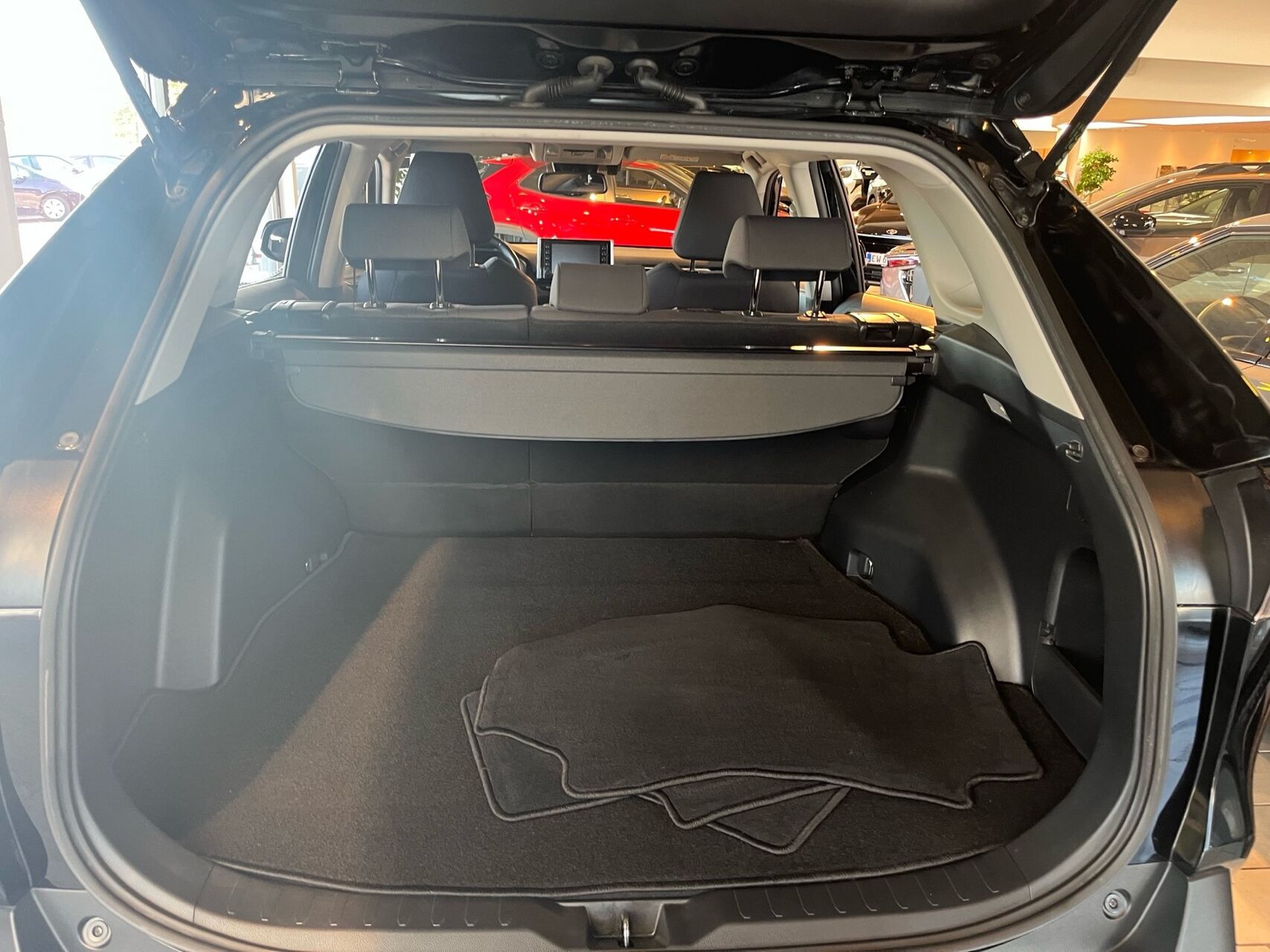 Sort Toyota RAV4 fra 2019