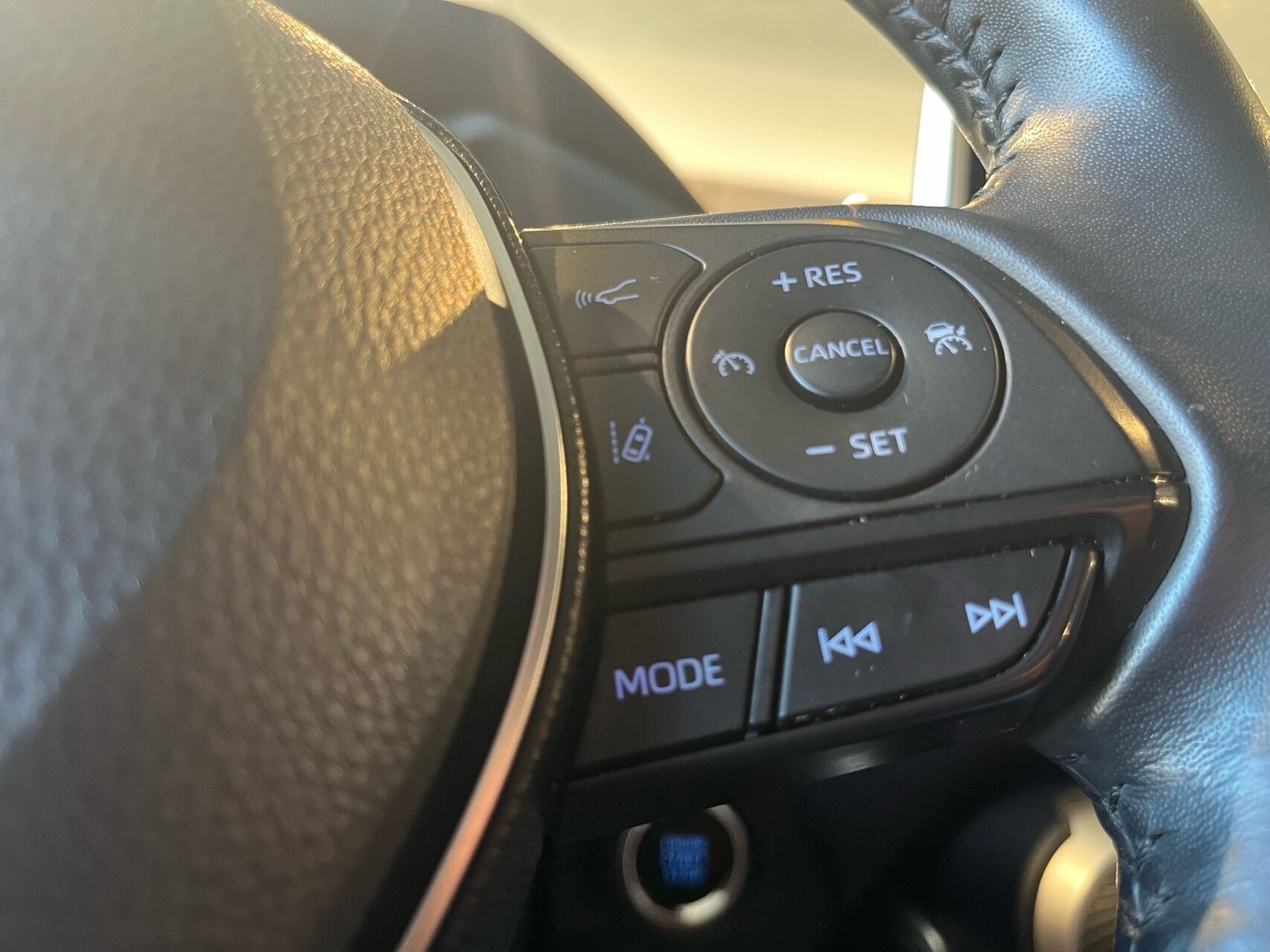 Sort Toyota RAV4 fra 2019