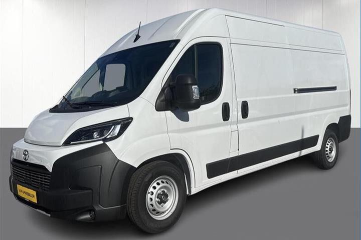 Hvid Toyota Proace Max fra 2026