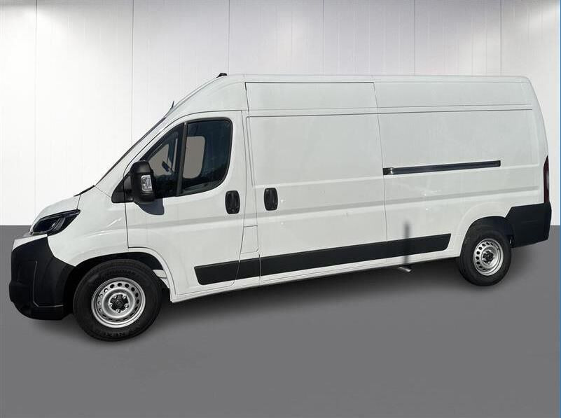 Hvid Toyota Proace Max fra 2026