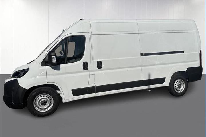 Hvid Toyota Proace Max fra 2026