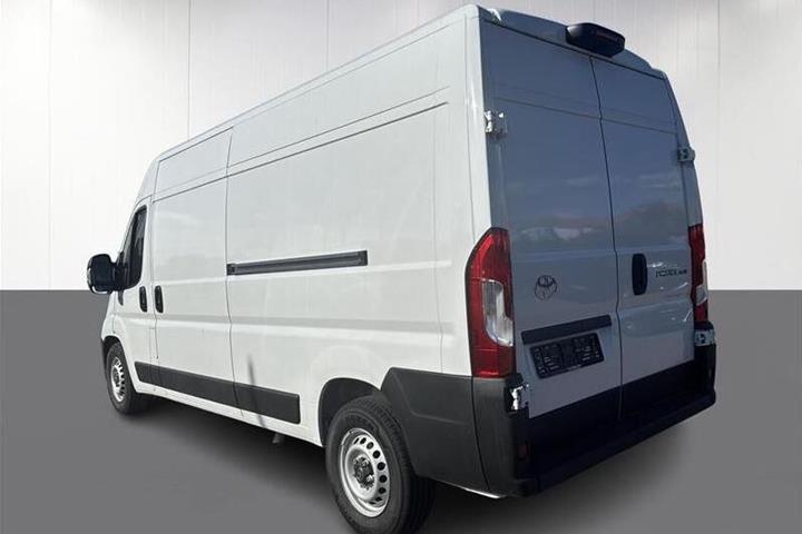 Hvid Toyota Proace Max fra 2026