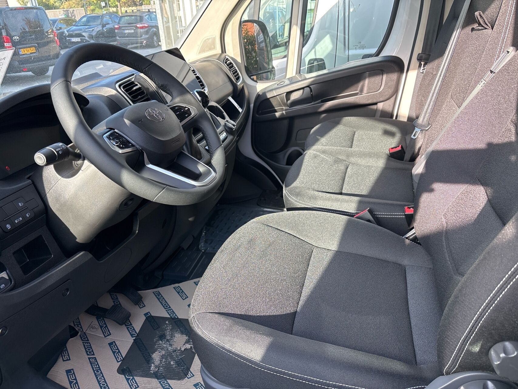 Hvid Toyota Proace Max fra 2026