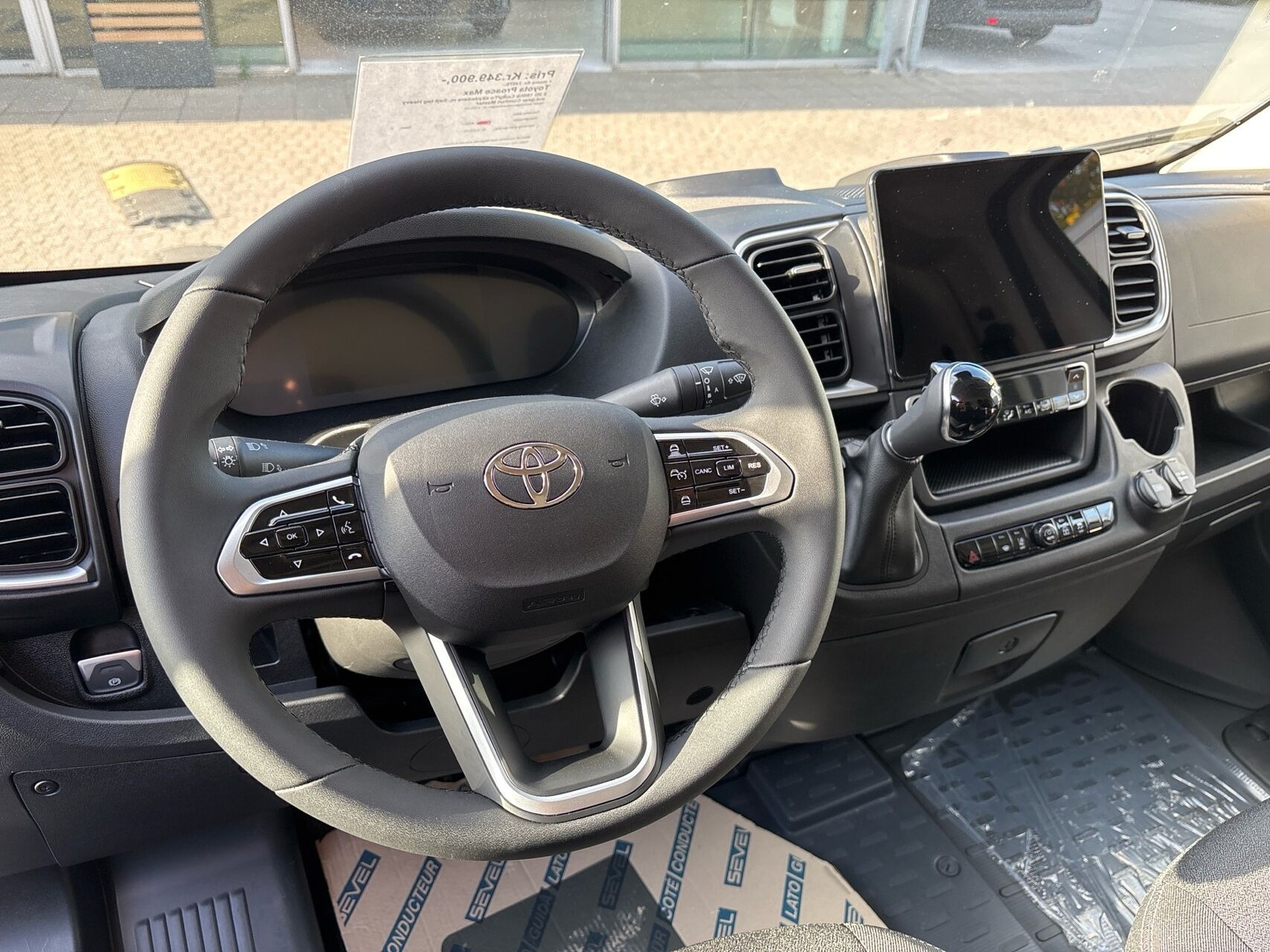 Hvid Toyota Proace Max fra 2026
