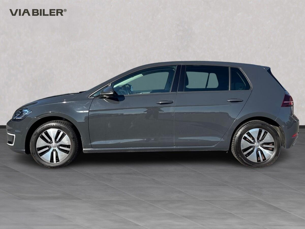 Grå VW Golf fra 2018