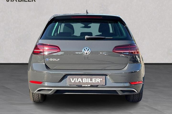 Grå VW Golf fra 2018