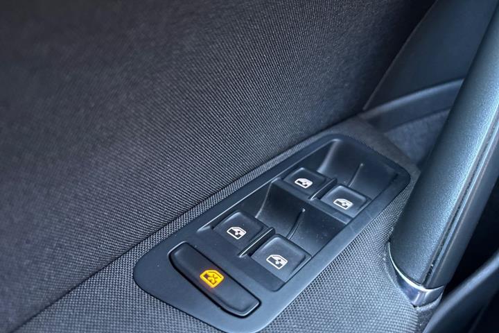 Grå VW Golf fra 2018