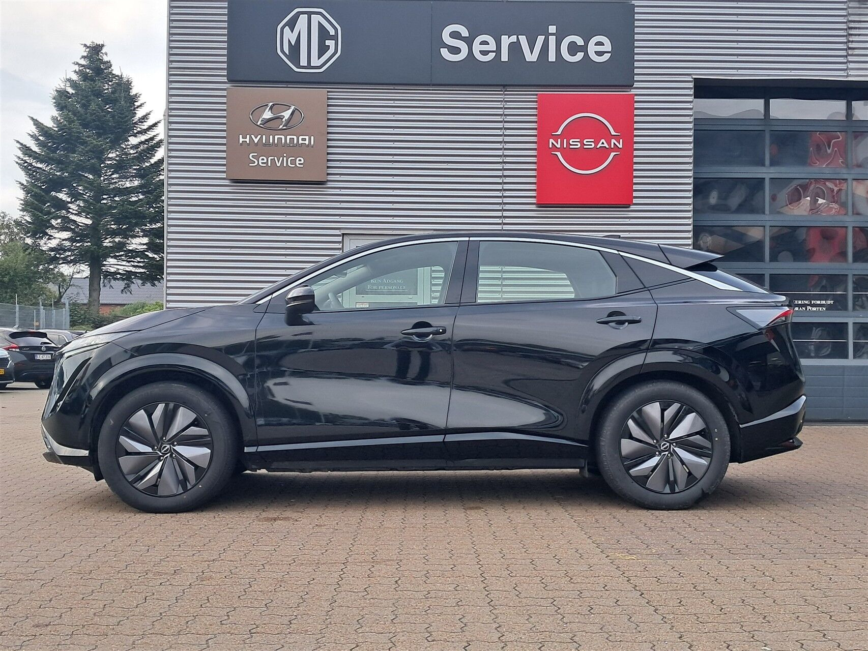 Sort Nissan Ariya fra 2025