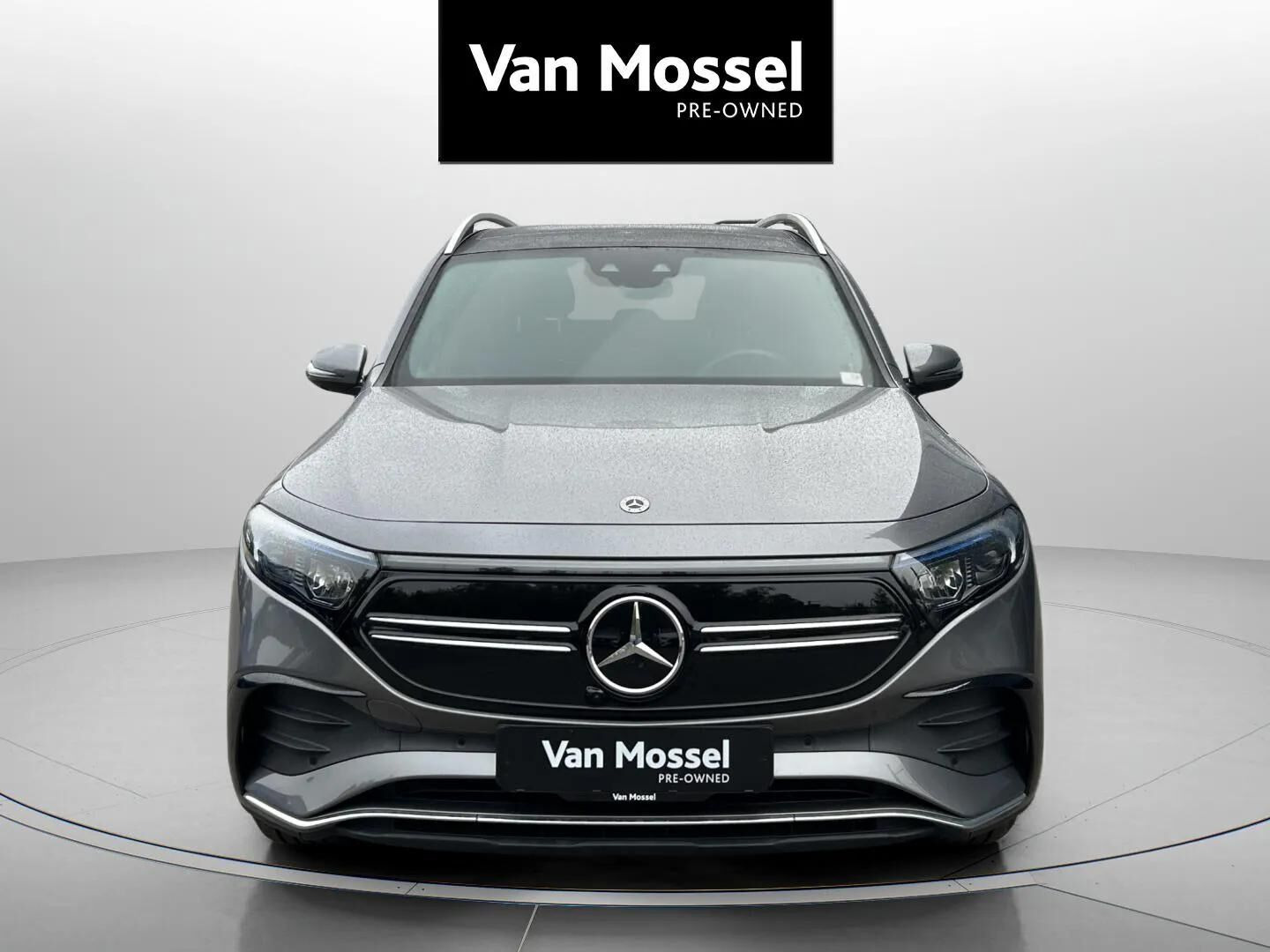 Grå Mercedes EQB350 fra 2022