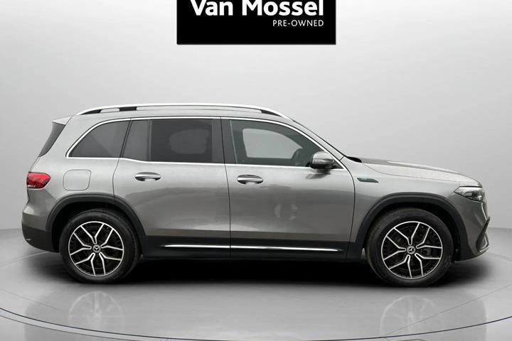 Grå Mercedes EQB350 fra 2022