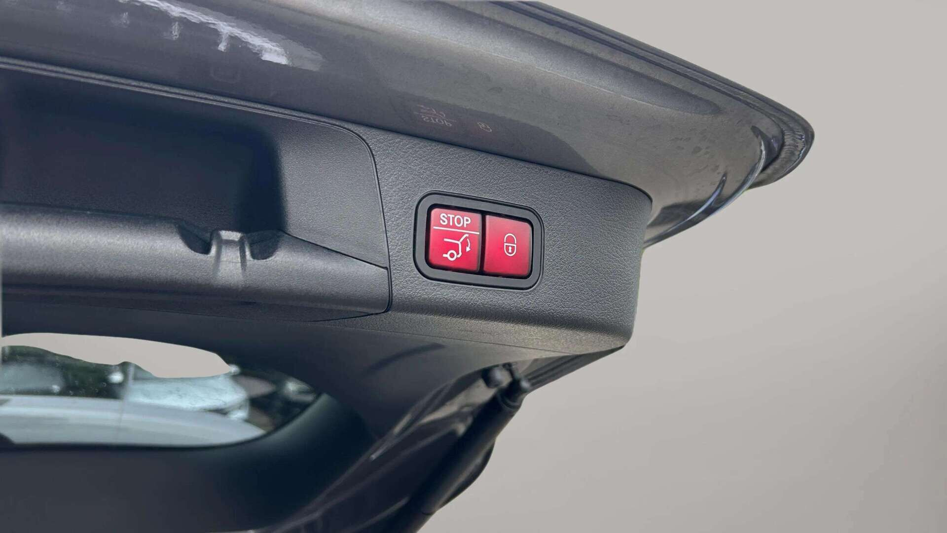 Grå Mercedes EQB350 fra 2022