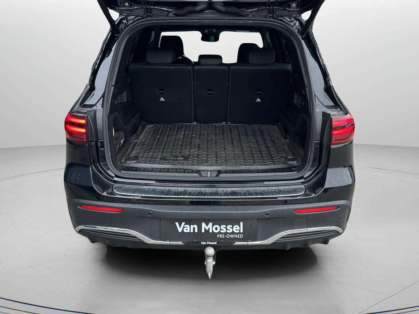 Sort Mercedes EQB250+ fra 2025