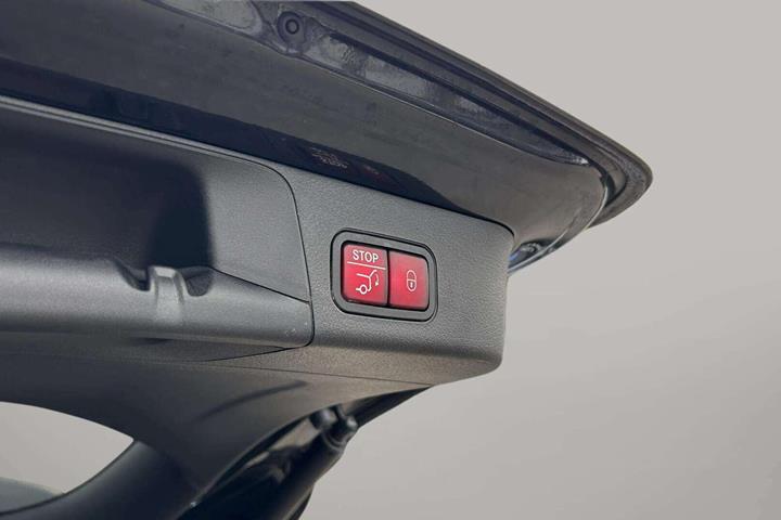 Sort Mercedes EQB250+ fra 2025